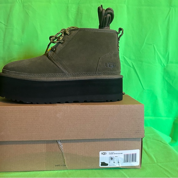 UGG W NEUMEL HERITAGE PLATFORM Size 9 only worn 1x. - Picture 3 of 4